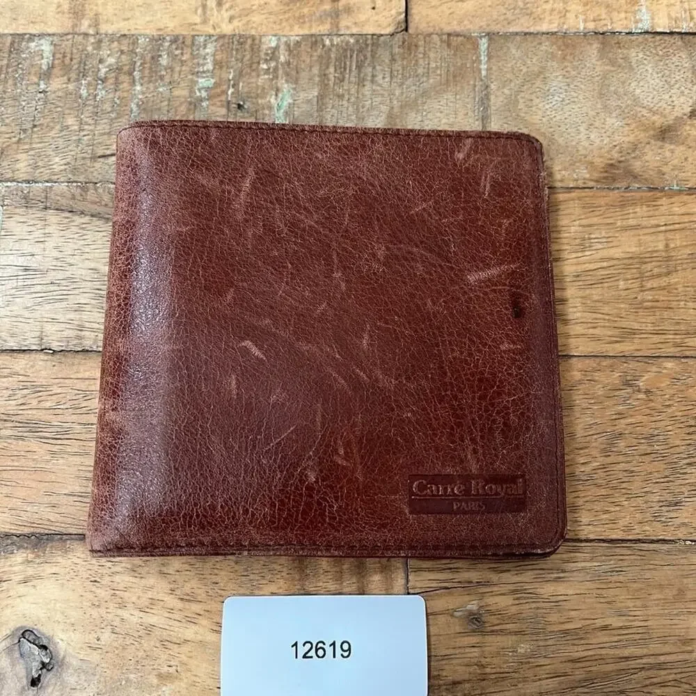 Carré Royal Bifold Wallet Genuine Leather Distressed Texture Embossed Logo